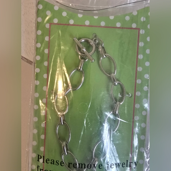 ⭐️ C, Silver Toned Oval Link Toggle Clasp Bracelet, Letter "C" Charm, Bracelet - Picture 4 of 10